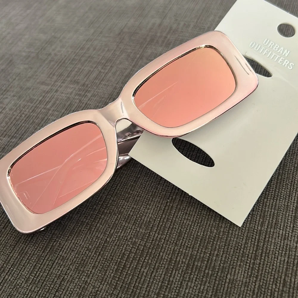 URBAN OUTFITTERS UO Essential Chunky Frame Rectangle Sunglasses NWT
